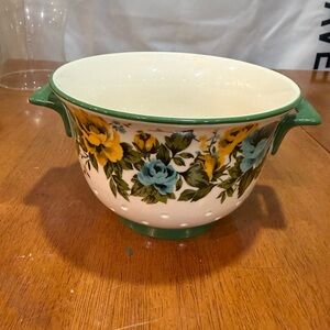Ceramic floral design colander